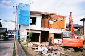 建物を壊しているところ